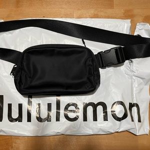 OG lululemon everywhere belt bag matte black